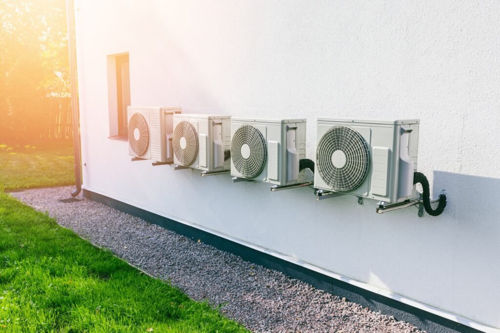 Installation de climatiseurs extérieurs pour une régulation thermique efficace à Rouen