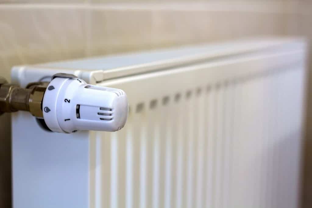 Réglage de la température d’un radiateur avec une vanne thermostatique pour optimiser le chauffage à Rouen